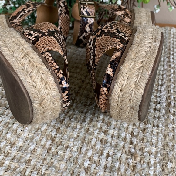 Steve Madden Women’s Gabi Faux Snakeskin Sandals Size 7 - Picture 8 of 9